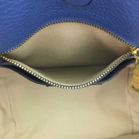 prada-logo-plate-blue-leather-tote-bag-527201