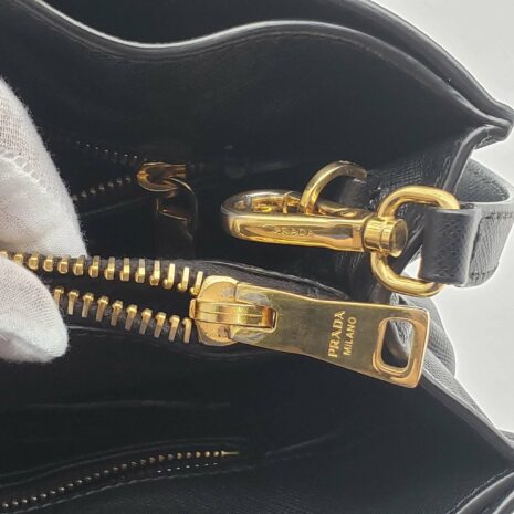 prada-saffiano-triple-pocket-nero-black-shoulder-bag-268425