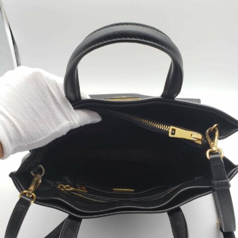 prada-saffiano-triple-pocket-nero-black-shoulder-bag-655756