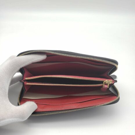 prada-saffiano-zippy-black-wallet-142710