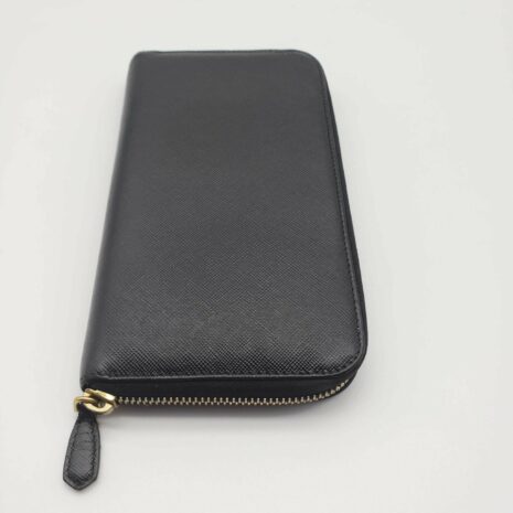prada-saffiano-zippy-black-wallet-587770