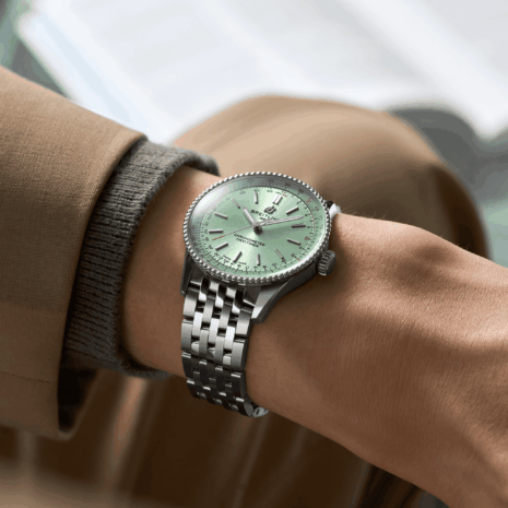 a17327361l1a1-navitimer-automatic-36-on-wrist