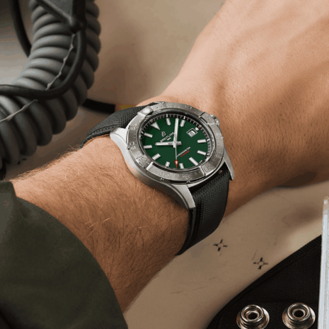a17328101l1x1-avenger-automatic-42-on-wrist