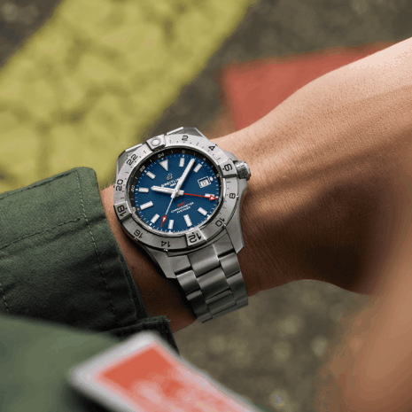 a32320101c1a1-avenger-automatic-gmt-44-on-wrist