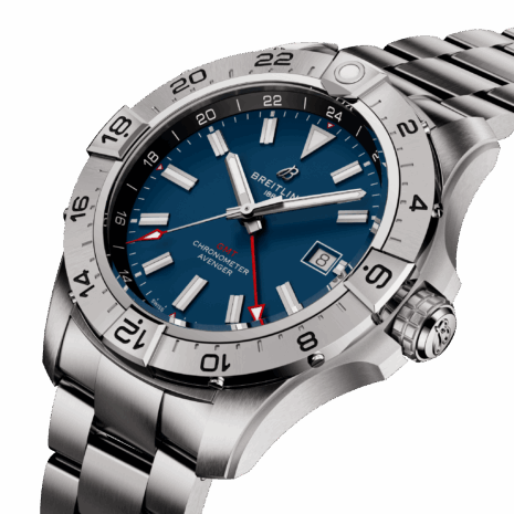 a32320101c1a1-avenger-automatic-gmt-44-three-quarter