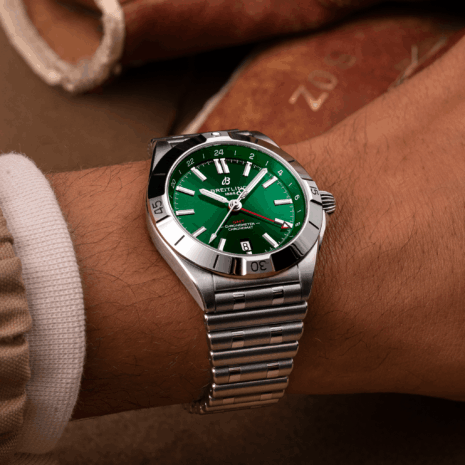 a32398101l1a1-chronomat-automatic-gmt-40-on-wrist