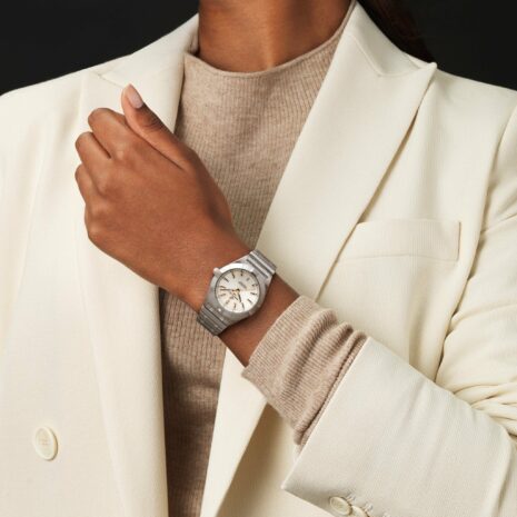 a77310101a3a1-chronomat-32-on-wrist