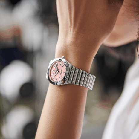 a77310101k1a1-chronomat-32-real-wristshot