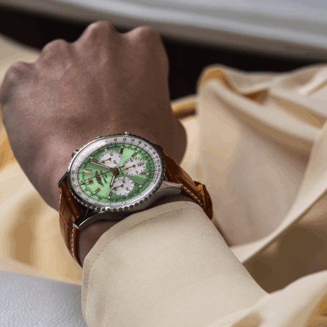 ab0139211l1p1-navitimer-b01-chronograph-41-on-wrist
