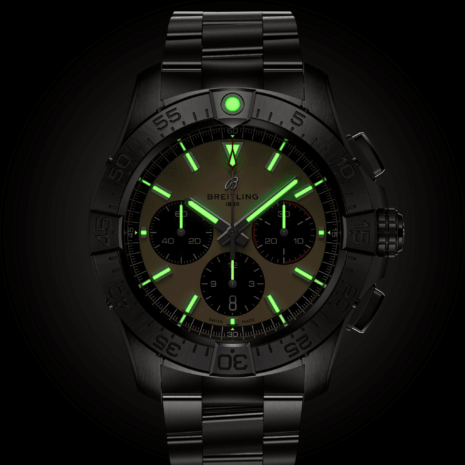 ab0147101a1a1-avenger-b01-chronograph-44-lumes