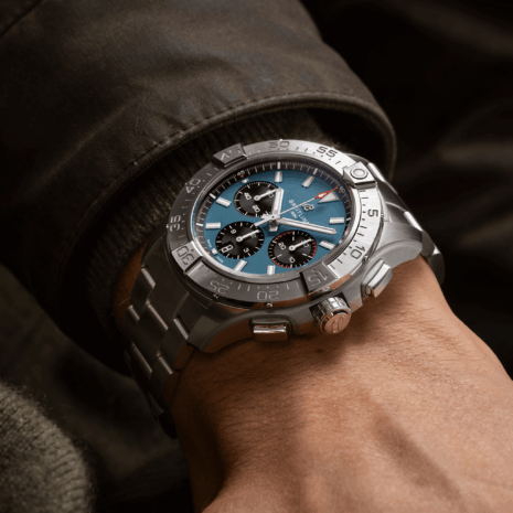 ab0147101c1a1-avenger-chronograph-b01-44-blue-metal-wrist-shot-ecom