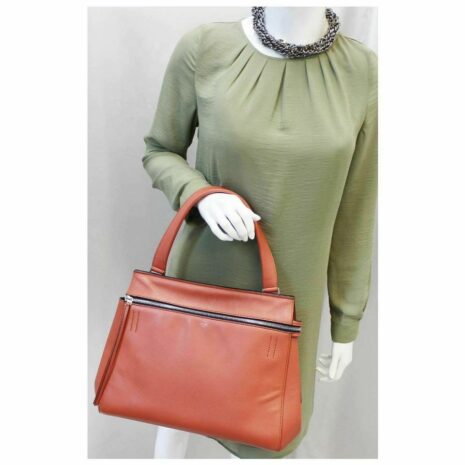 celine-edge-smooth-calfskin-leather-shoulder-bag-0-0-960-960_951af721-f483-4f5d-aafa-bb96a4aae02c