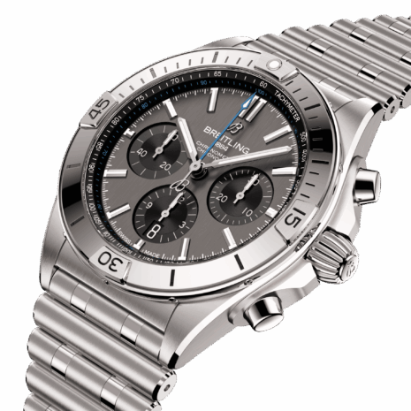 chronomat-chronomat42-eb0134101m1e1-titaniumm-3quarter