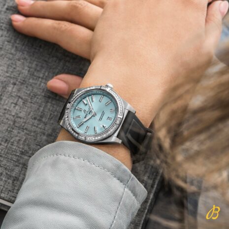 g10380591c1s1-chronomat-automatic-36-on-wrist