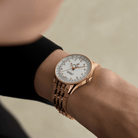 r17327211a1r1-navitimer-automatic-36-on-wrist-3