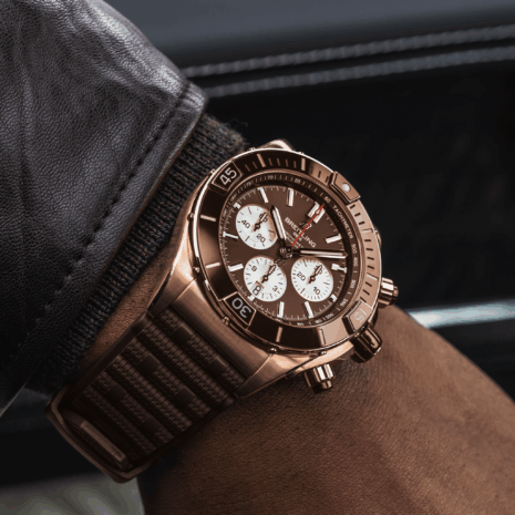 rb0136e31q1s1-super-chronomat-b01-44-real-wristshot