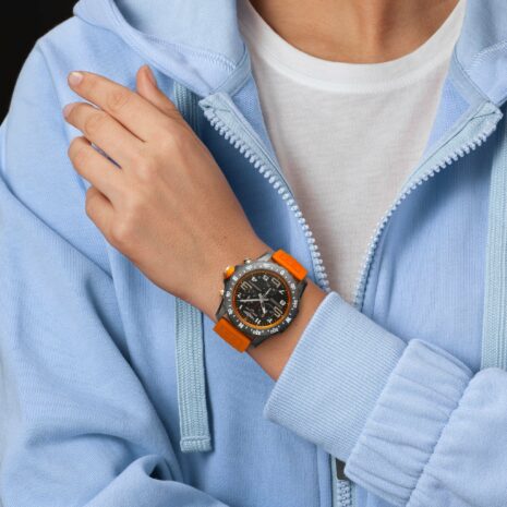 x82310a51b1s1-endurance-pro-on-wrist