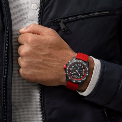 x82310d91b1s1-endurance-pro-on-wrist